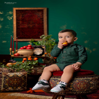 پسر، انار جادویی آتلیه کودک مشهد شادینه | آتلیه مشهد،آتلیه کودک،آتلیه نوزاد،عکس بارداری